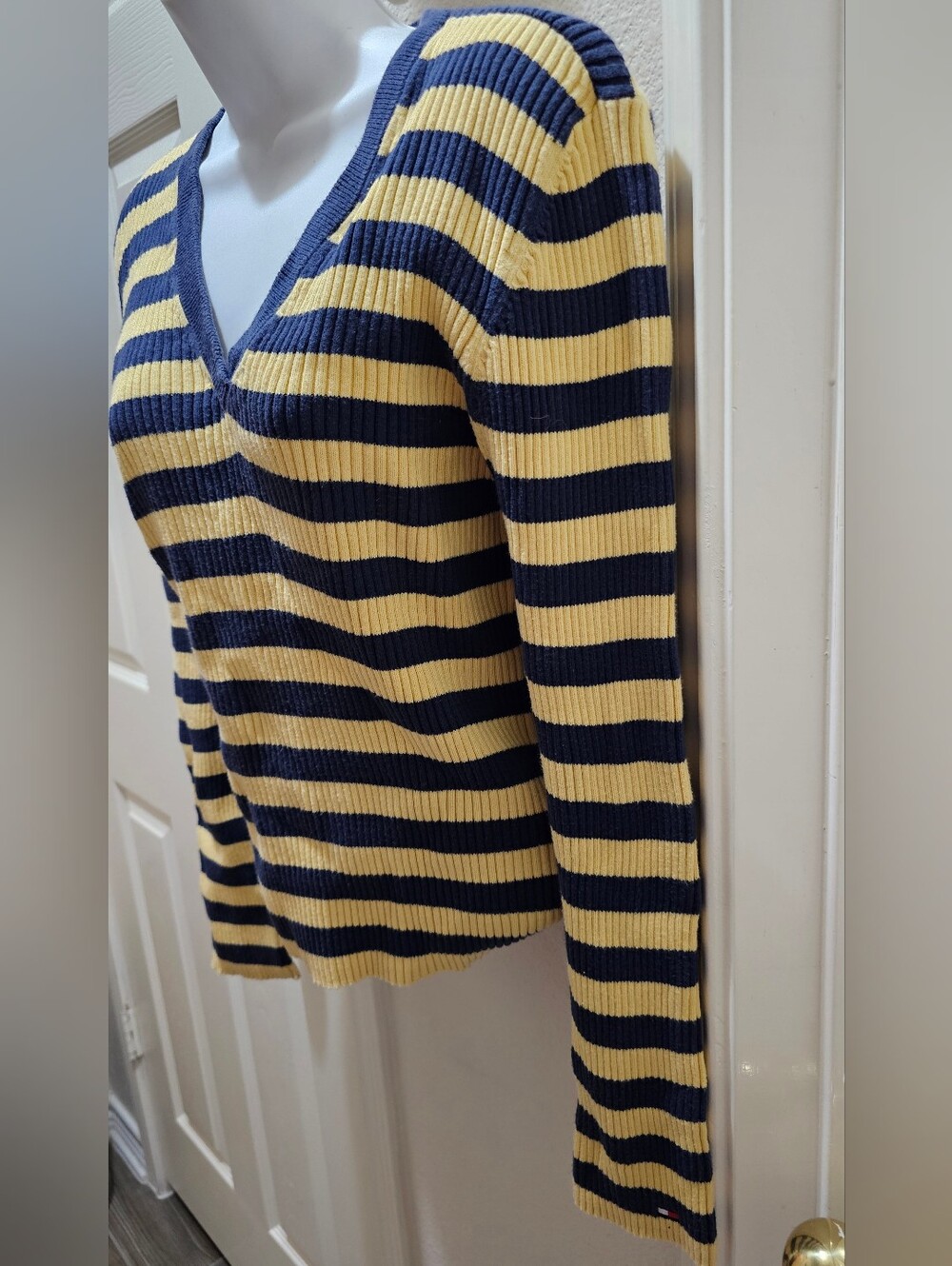 Tommy Hilfiger 100% cotton Ribbed Vee Neck sweater size Large EUXLC - Picture 3 of 10